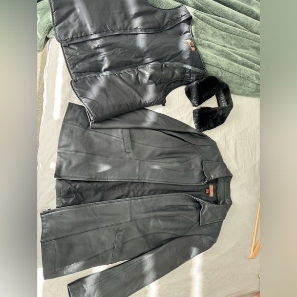 Danier Vintage Womens Leather Jacket. Size small. With removable inner & collar - Picture 5 of 8